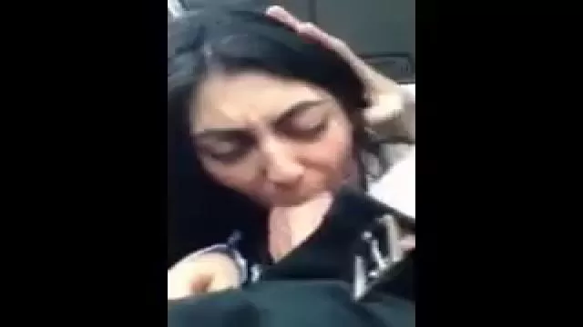 道路白人の売春婦は車の中でオフに吸う: 3:20